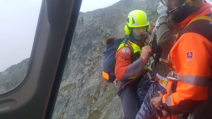 Iba 14-ročný chlapec sa vybral sám na Rysy, zasahovať museli leteckí záchranári (video+foto)