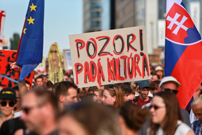 Na proteste za otvorenú kultúru sa zúčastnilo až 9000 ľudí, opozícia organizuje aj ďalšie zhromaždenie