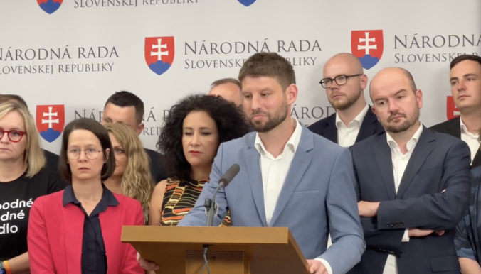 Šimkovičová a Susko sa nikdy nemali stať ministrami, Šimečka považuje prístup koalície za škandalózny (video)