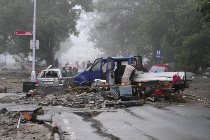 Povodne v Česku ustupujú, vyžiadali si tri ľudské životy a napáchali miliardové škody (foto)