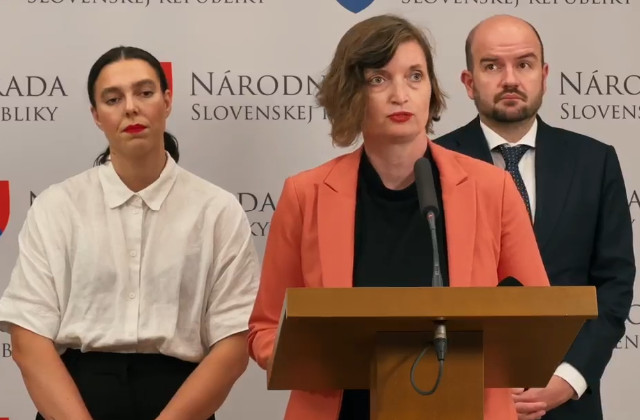 Progresívci navrhnú odvolanie Huliaka z postu predsedu výboru za vulgárne výroky voči Plavákovej, nevhodne obťažoval aj Stohlovú (video)