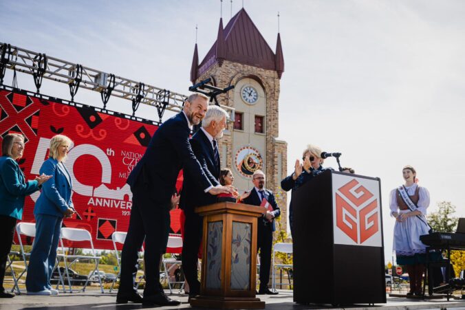 Prezident Pellegrini ukončil pracovnú cestu v USA a stretol sa aj so slovensko-českou komunitou (foto)