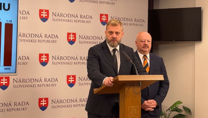 Krúpa kritizuje nákupy ministra Kaliňáka v čase konsolidácie, jeho nákupný lístok je v hodnote približne päť miliárd eur (video)