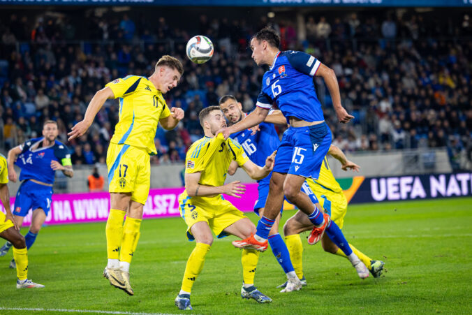 Slovenská futbalová reprezentácia odcestovala do Baku, avšak bez troch hráčov aj manažéra tímu