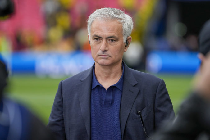 Tréner Mourinho dostal v Turecku dištanc a pokutu za vyhlásenia o nestrannosti rozhodcov a „smradľavej“ lige