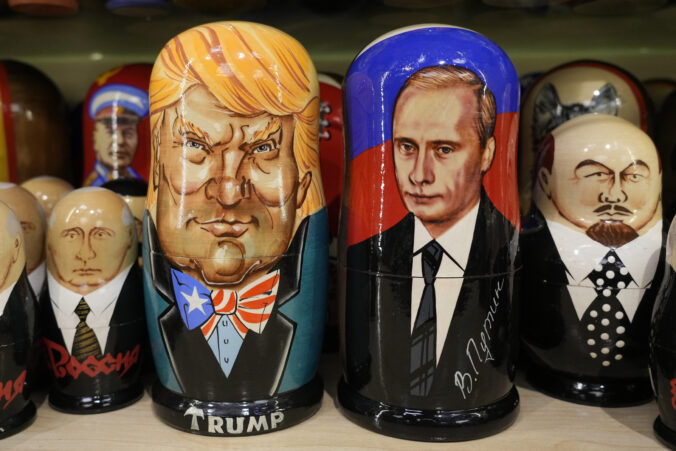 Trump mal Putinovi odporučiť neeskalovať vojnu na Ukrajine, Kremeľ ich telefonát popiera