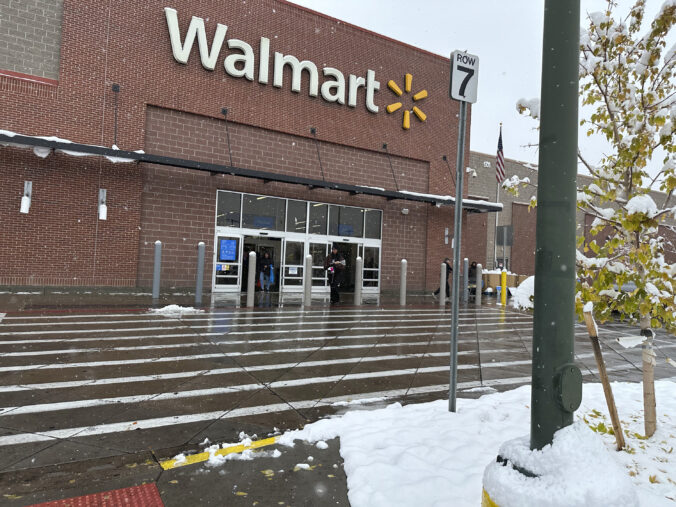 Americký reťazec Walmart do predvianočnej sezóny vstupuje v silnej pozícii