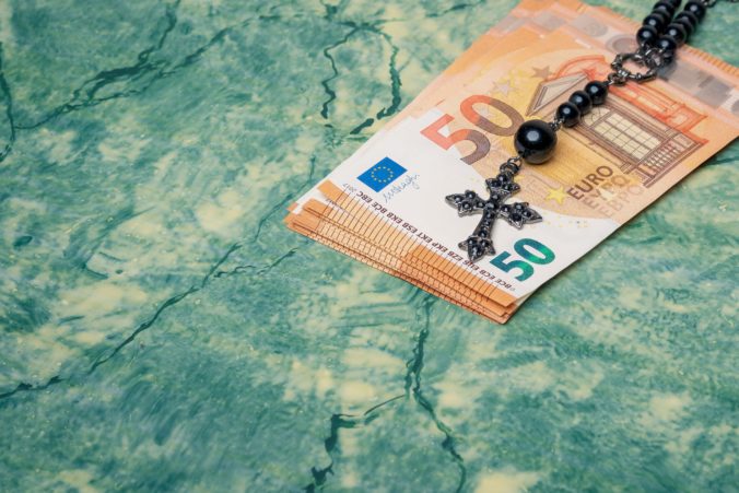 Poslanci schválili novelu zákona o financovaní cirkví, výška príspevku sa bude odvíjať od miery rastu minimálnej mzdy Poslanci schválili novelu zákona o financovaní cirkví, výška príspevku sa bude odvíjať od miery rastu minimálnej mzdy
