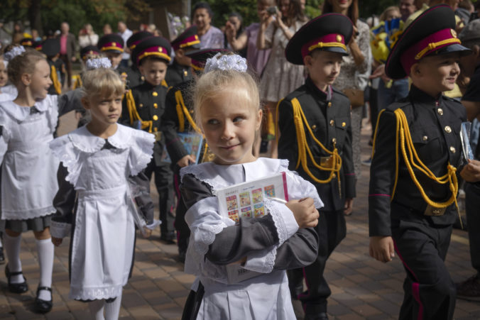 Ruských učiteľov budú vzdelávať, ako majú deťom z Ukrajiny vštepovať „ruskú identitu“