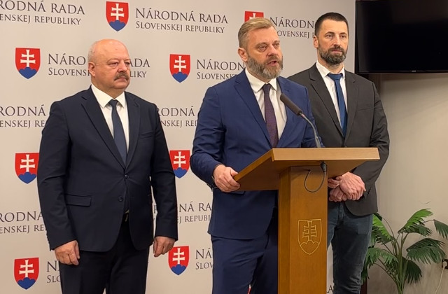 Krúpa a Macko hovoria o nezmyselnom vyšetrovaní vojenskej pomoci Ukrajine, považujú to za akt politickej pomsty – VIDEO