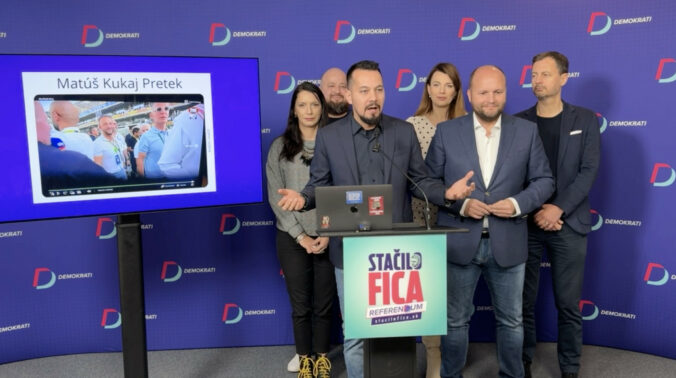 Šutaj Eštok pred svojím odvolávaním uprednostnil preteky F1 v Abú Dhabí. Výlet chcel zatajiť predpripravenými príspevkami (video)