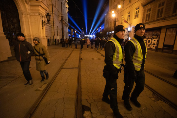 Polícia počas silvestrovských osláv posilní dohľad v uliciach, kontrolovať bude aj používanie zábavnej pyrotechniky