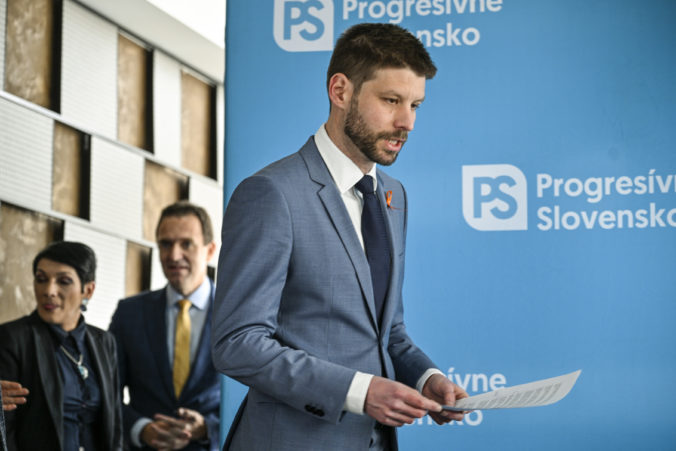 Robert Fico hovorí iba o sebe, nerieši problémy ľudí, reagoval na novoročný prejav premiéra Michal Šimečka Robert Fico hovorí iba o sebe, nerieši problémy ľudí, reagoval na novoročný prejav premiéra Michal Šimečka