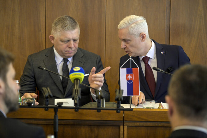 Nemajme pocit, že EÚ je nedotknuteľná. Povinnosťou vlády je podľa Fica, aby nebola pasívna v zahraničnej politike