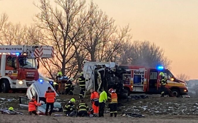 Medzi Drienovcom a Turňou nad Bodvou sa ráno stala vážna dopravná nehoda – FOTO