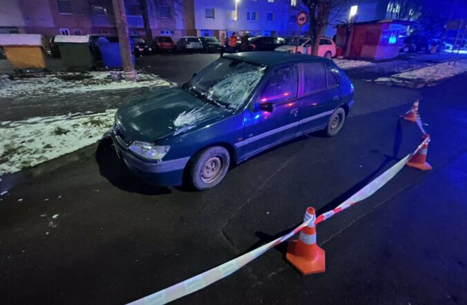 Muž prechádzal vo Veľkých Kapušanoch mimo priechodu pre chodcov, zrážku s autom neprežil