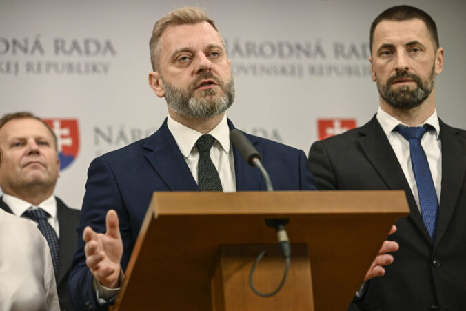 Krúpa požiadal o zvolanie mimoriadneho výboru, liberáli chcú preveriť tvrdenia o zneužívaní polície Šutajom Eštokom