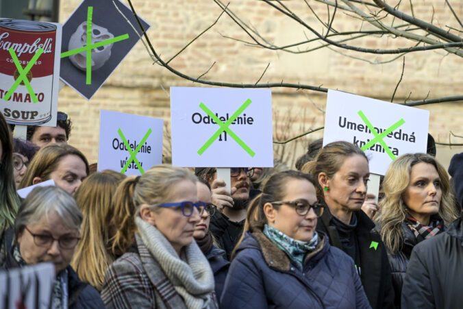 Liberáli vyzývajú Šimkovičovú na odvolanie Niňaja, SNG sa pre neodborné vedenie dostala do veľkej krízy