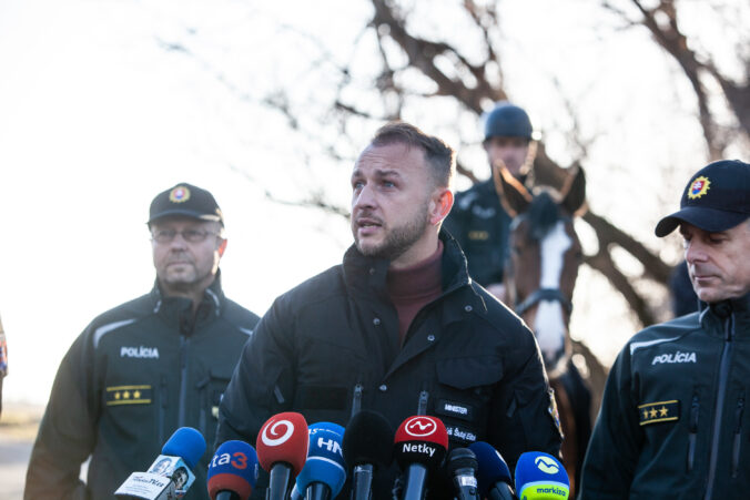 Jeden policajt na päť kilometrov? Na slovensko-maďarskej hranici sa polícia zameriava na nelegálnu migráciu – FOTO