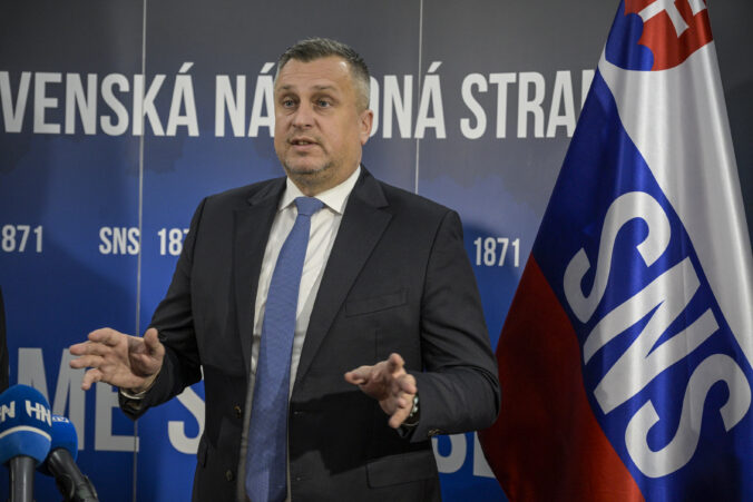 Vláda podľa Danka nesmie padnúť, SNS je pripravená na obety a to isté očakáva od Hlasu aj Smeru Vláda podľa Danka nesmie padnúť, SNS je pripravená na obety a to isté očakáva od Hlasu aj Smeru