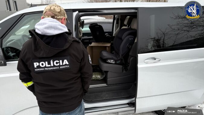 Protidrogová akcia „Strelec“ odhalila nelegálny biznis za tisíce eur, polícia zadržala dvoch dílerov v Košiciach – FOTO Protidrogová akcia „Strelec“ odhalila nelegálny biznis za tisíce eur, polícia zadržala dvoch dílerov v Košiciach – FOTO