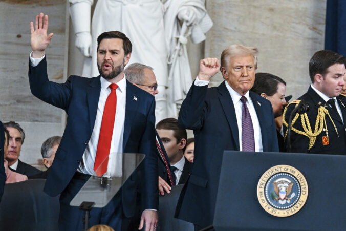 Trump a Vance robia Putinovu špinavú prácu, vyhlásili americkí senátori za Demokratickú stranu