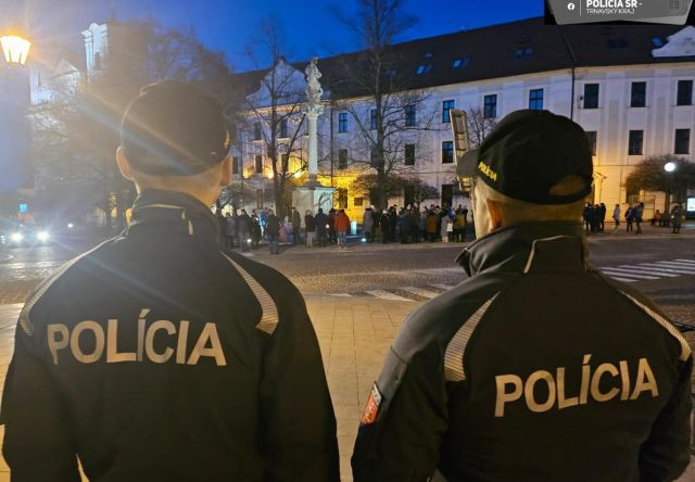 Policajti budú zabezpečovať pokojný priebeh protestov po celom Slovensku, prijali viaceré opatrenia