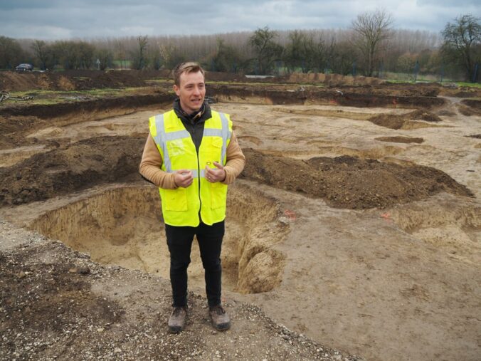 Archeológovia objavili vo Veľkých Kostoľanoch desiatky objektov, našli aj hlinenú hrkálku