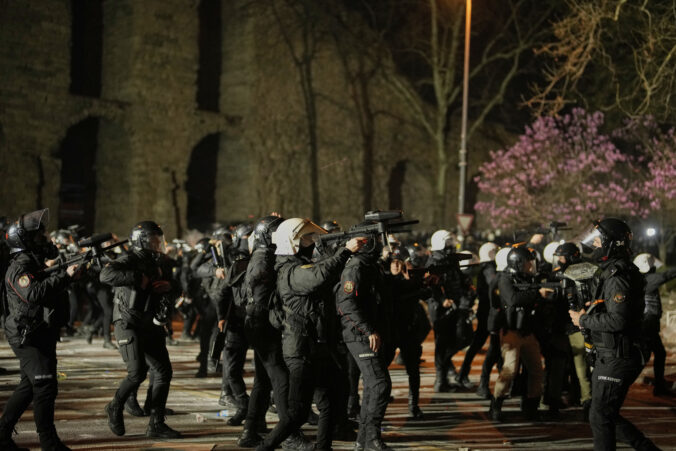 V Turecku sa masívne zatýkalo, demonštranti protestovali proti zatknutiu istanbulského starostu