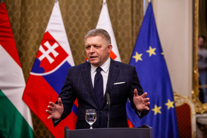 Fico na oslavách oslobodenia Bratislavy spomenul referendum o zbrojení, kritizoval veľvyslancov EÚ za neprítomnosť Fico na oslavách oslobodenia Bratislavy spomenul referendum o zbrojení, kritizoval veľvyslancov EÚ za neprítomnosť