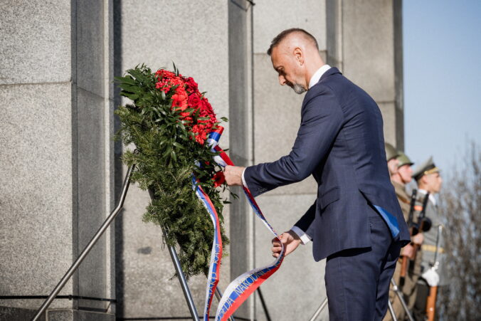 Odkaz hrdinov a obetí fašistických hrôz by nikomu nemal dovoliť prepisovať dejiny, uviedol Raši Odkaz hrdinov a obetí fašistických hrôz by nikomu nemal dovoliť prepisovať dejiny, uviedol Raši