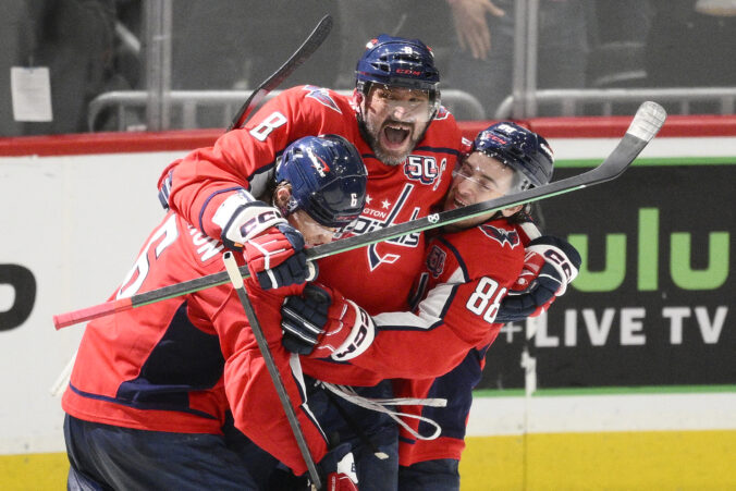 Ovečkin vyrovnal Gretzkého rekord 894 gólov v NHL, v zápase skóroval aj Fehérváry – VIDEO Ovečkin vyrovnal Gretzkého rekord 894 gólov v NHL, v zápase skóroval aj Fehérváry – VIDEO