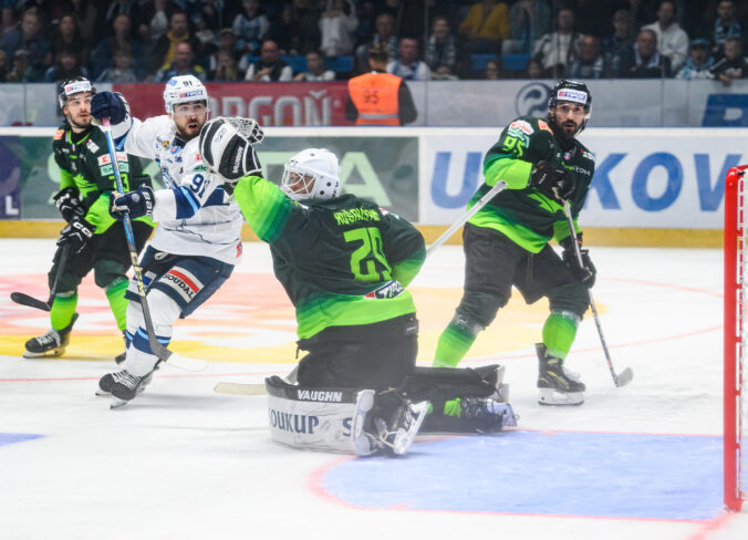 Žilina si z Nitry odviezla jedno víťazstvo a vyrovnala stav semifinále play-off Tipos extraligy Žilina si z Nitry odviezla jedno víťazstvo a vyrovnala stav semifinále play-off Tipos extraligy