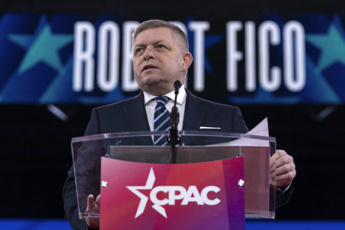 Ficov kamarát Trump nás uvrhol do ekonomickej katastrofy a premiér stále mlčí, uviedol Šimečka