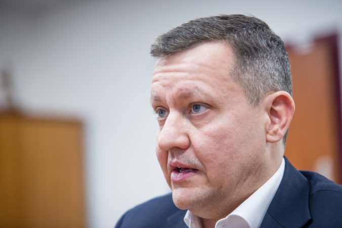 Polícia o polnoci prehľadávala byty Lipšica a Čurillu, anonym sa vyhrážal umiestnením bomby Polícia o polnoci prehľadávala byty Lipšica a Čurillu, anonym sa vyhrážal umiestnením bomby