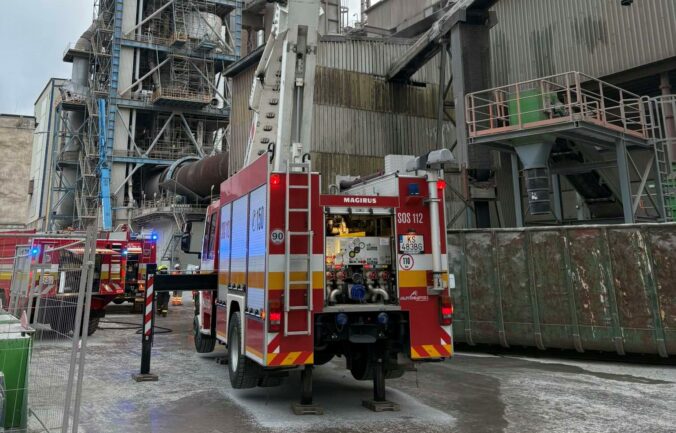 Východ Slovenska zobudili plamene, v skorých hodinách horelo v cementárni pri Košiciach – FOTO Východ Slovenska zobudili plamene, v skorých hodinách horelo v cementárni pri Košiciach – FOTO