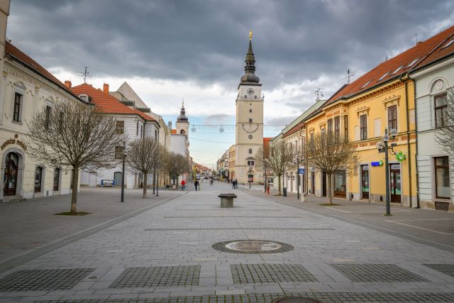 Veriaci v Trnave ponesú na Veľký piatok cez mesto drevené kríže Veriaci v Trnave ponesú na Veľký piatok cez mesto drevené kríže