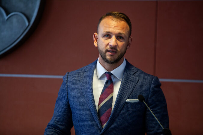 Nadácia Zastavme korupciu podáva podnet na Úrad pre verejné obstarávanie pre nákupy Šutaja Eštoka