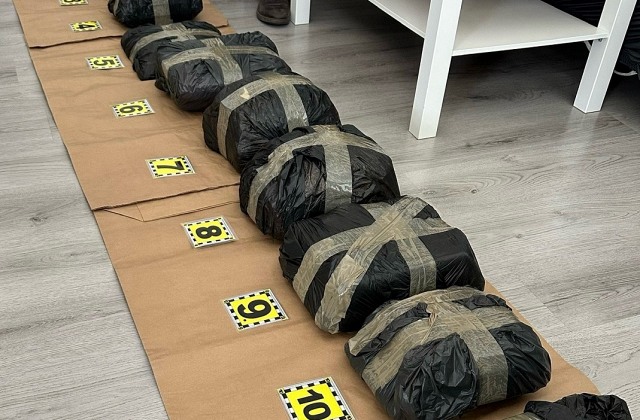 Trnavskí kriminalisti pri akcii Jeleň zadržali dvoch Moldavcov, z traktorov kradli GPS zariadenia – FOTO