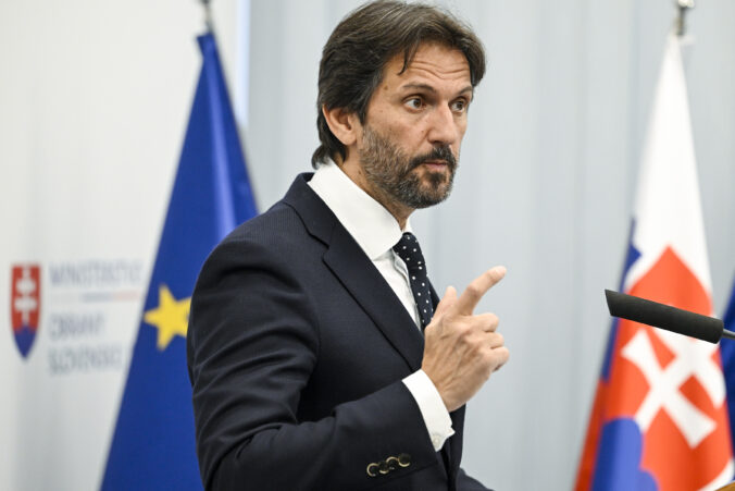 Kaliňák ako advokát nepriznaním vily v Chorvátsku porušil aj etické pravidlá, tvrdí Nadácia Zastavme korupciu