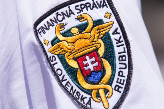Príslušník Finančnej správy bol obvinený z podplácania kolegu, hrozí mu trest odňatia slobody Príslušník Finančnej správy bol obvinený z podplácania kolegu, hrozí mu trest odňatia slobody