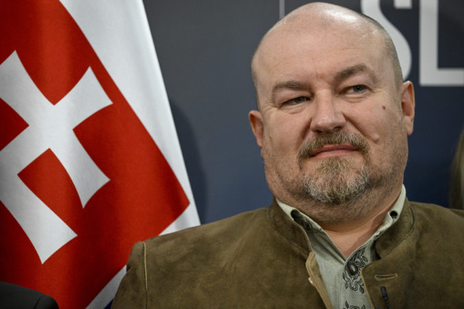 Huliak chce na koaličnej rade otvoriť otázku renty pre generálneho prokurátora, poukázal aj na kritiku prezidenta Huliak chce na koaličnej rade otvoriť otázku renty pre generálneho prokurátora, poukázal aj na kritiku prezidenta