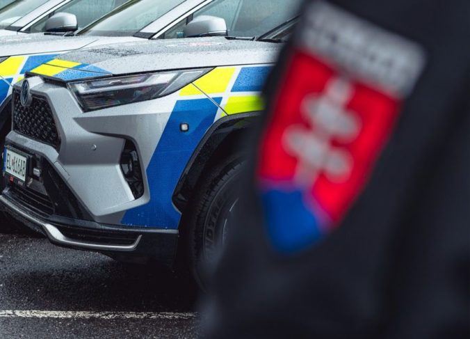 Polícia zasahovala pri výtržnostiach v Drienovci, do fyzického stretu sa dostalo viacero osôb Polícia zasahovala pri výtržnostiach v Drienovci, do fyzického stretu sa dostalo viacero osôb