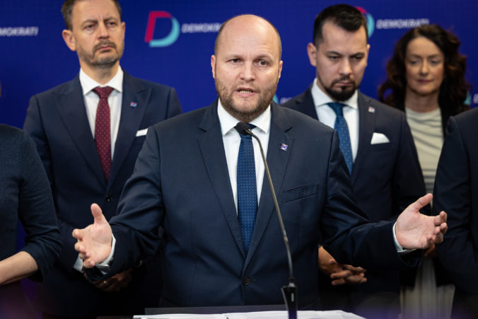 Prieskumy štatistického úradu sú podľa Demokratov mrhaním peňazí, obracajú sa na NKÚ