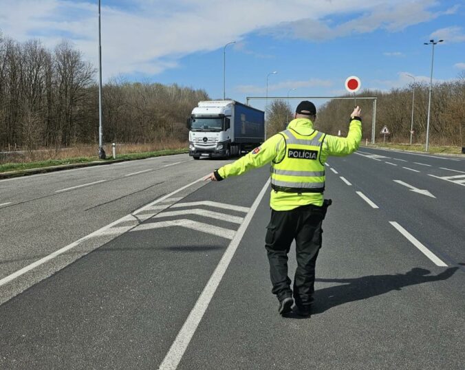 Kamióny dostali výnimku, vodiči varovanie. Polícia chystá počas Veľkej noci viaceré opatrenia
