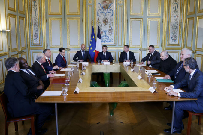 Rokovania v Paríži o vojne na Ukrajine spustili „pozitívny proces“, predstavený bol aj americký mierový plán