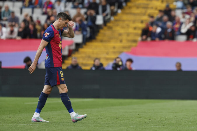 Lewandovski vynechá El Clásico aj semifinále Ligy majstrov, jeho absencia môže narušiť šance Barcelony na trofeje