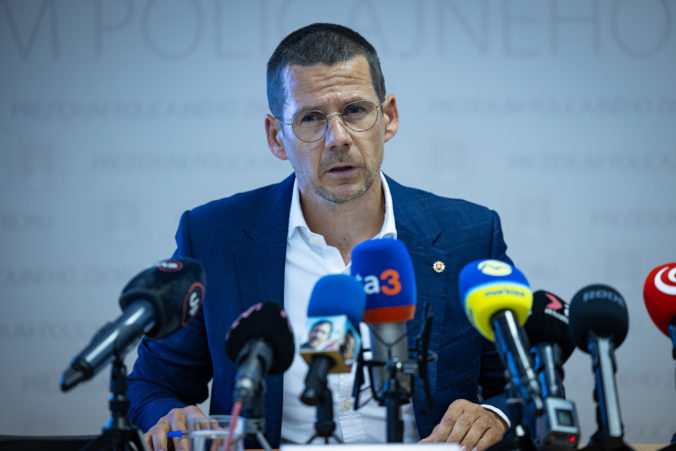 Ministerstvo sa súdi o opancierované vozidlá v hodnote dvoch miliónov eur, Hamrana obviňujú z pochybení pri nákupe Ministerstvo sa súdi o opancierované vozidlá v hodnote dvoch miliónov eur, Hamrana obviňujú z pochybení pri nákupe