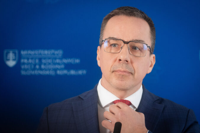 Najdôveryhodnejším členom vlády je minister Tomáš, prvýkrát sa ľudí pýtali aj na Huliaka a Migaľa Najdôveryhodnejším členom vlády je minister Tomáš, prvýkrát sa ľudí pýtali aj na Huliaka a Migaľa