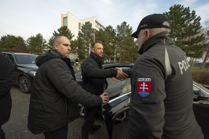 Policajti a hasiči dostanú novú obuv, Eštokovo ministerstvo vybralo slovenskú firmu